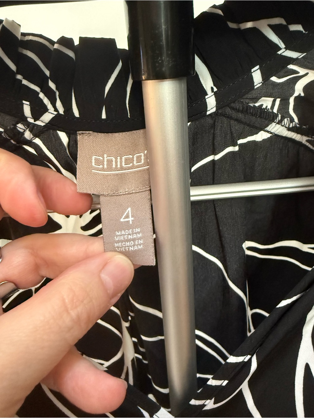 Chico's Black Maxi Dress with White Abstract Floral Lines Size 4 Chico’s - Picture 6 of 9